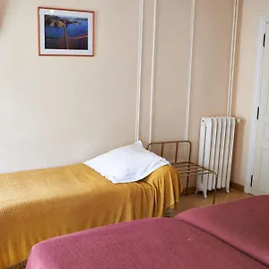 ** Hotel Maillot Francia